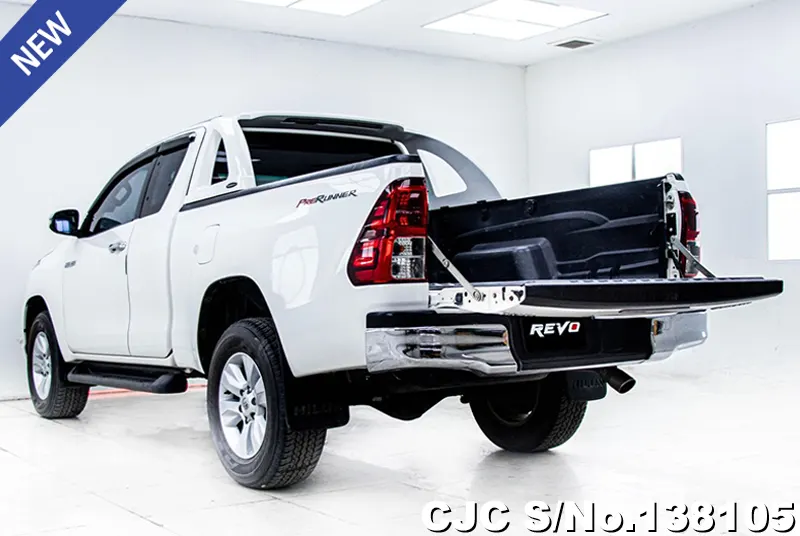Toyota Hilux in White for Sale Image 4