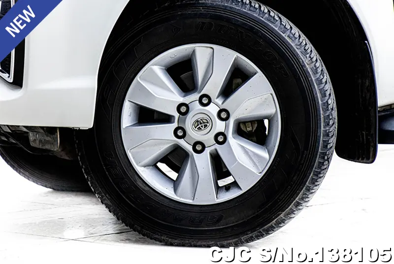 Toyota Hilux in White for Sale Image 12