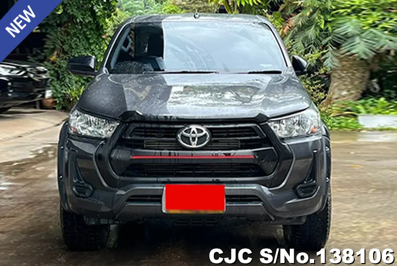 Toyota Hilux in Gray for Sale Image 4