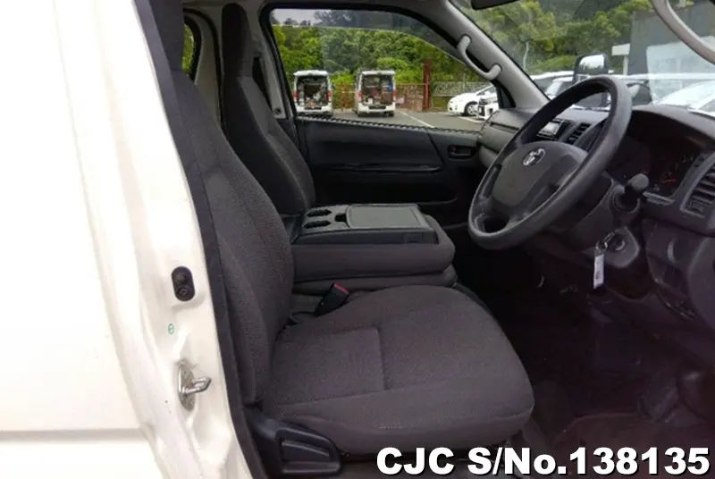 2017 Toyota / Hiace Stock No. 138135