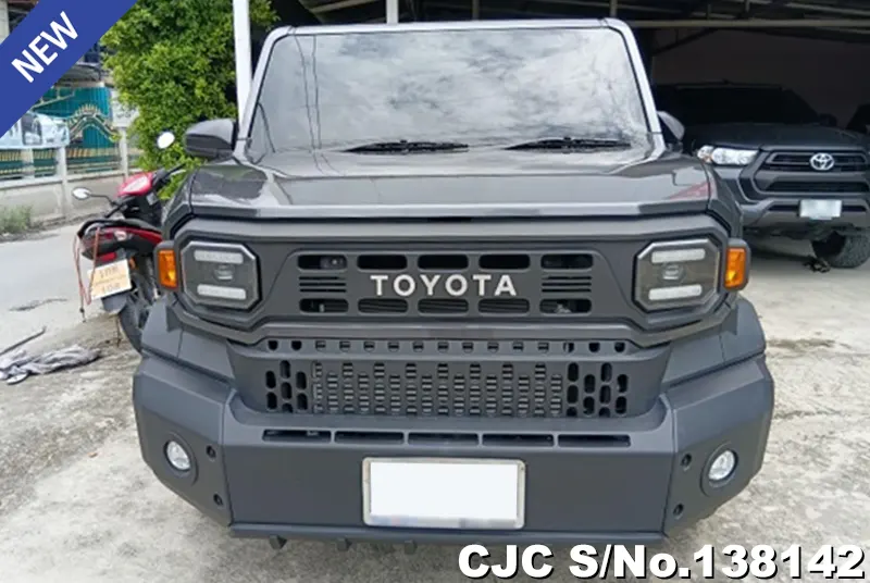 Toyota Hilux in Gray for Sale Image 3