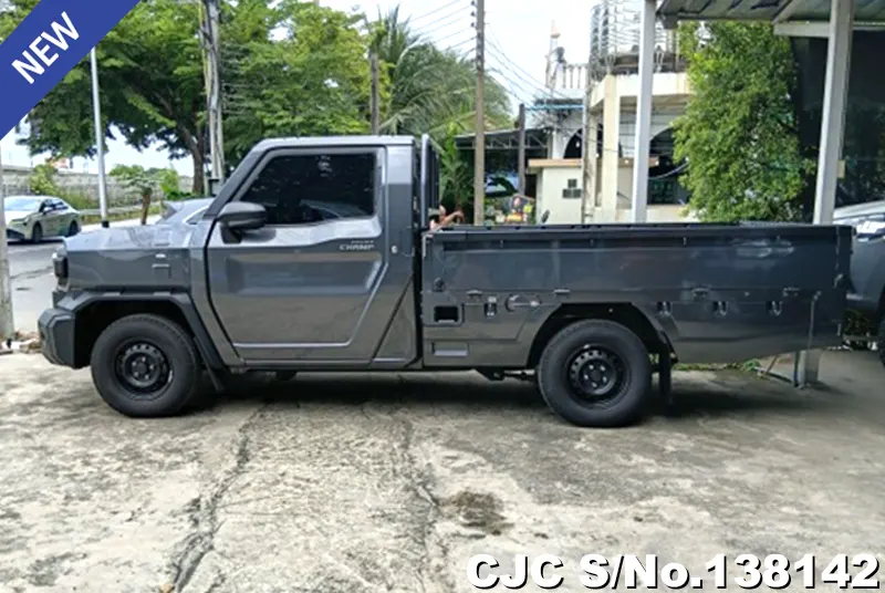 Toyota Hilux in Gray for Sale Image 4