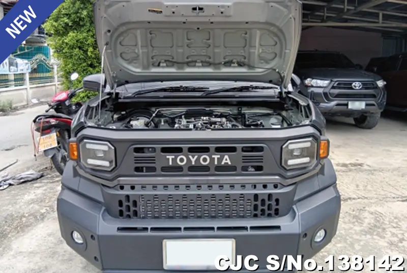 Toyota Hilux in Gray for Sale Image 7