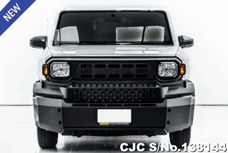 Toyota Hilux in White for Sale Image 2