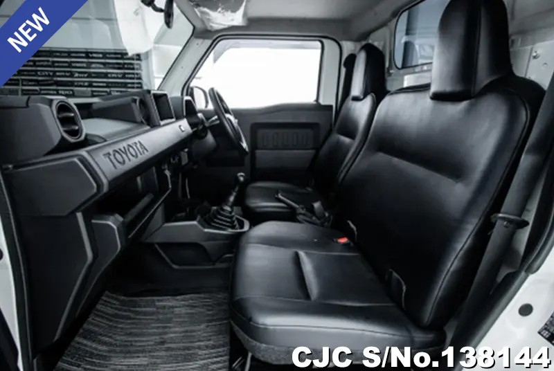 Toyota Hilux in White for Sale Image 8