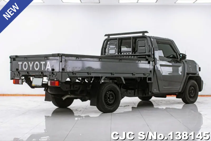 Toyota Hilux in Gray for Sale Image 1