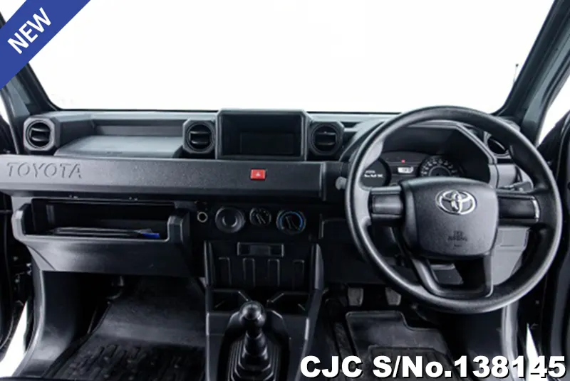 Toyota Hilux in Gray for Sale Image 5