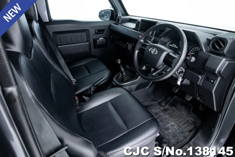 Toyota Hilux in Gray for Sale Image 7