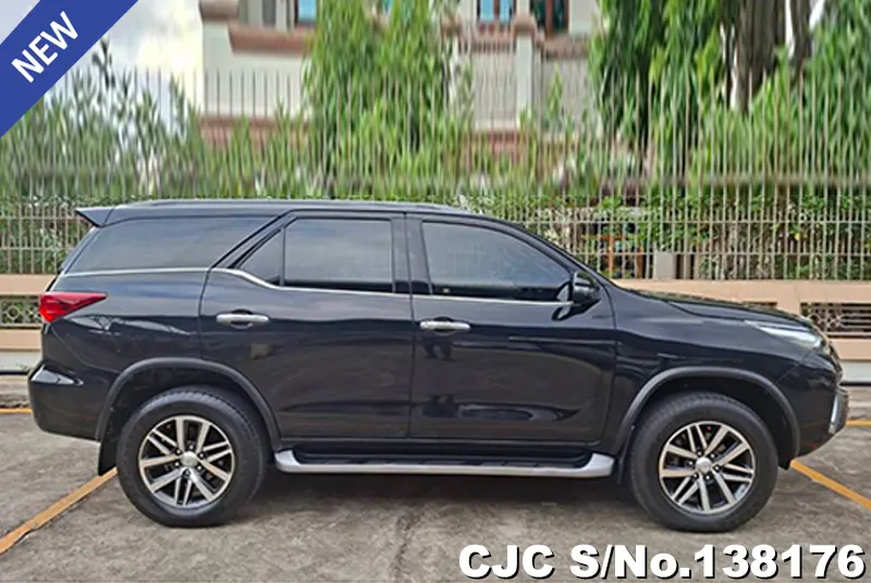 2019 Toyota / Fortuner Stock No. 138176