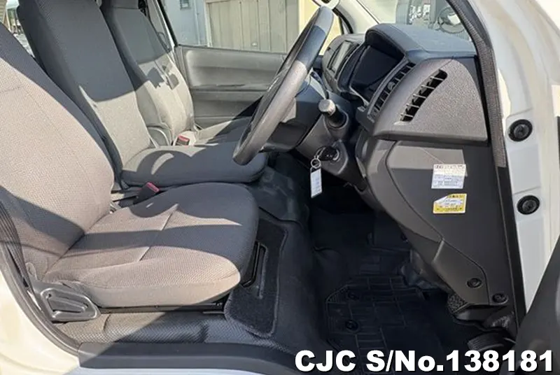 2017 Toyota / Hiace Stock No. 138181