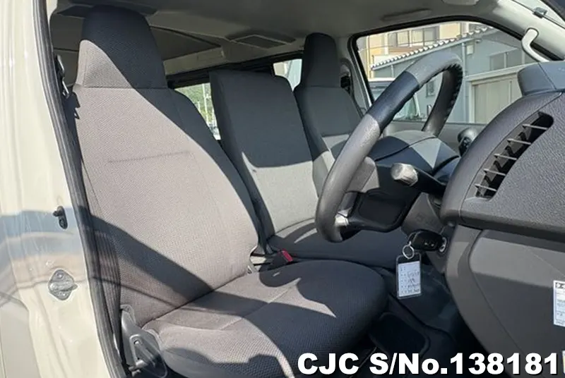 2017 Toyota / Hiace Stock No. 138181