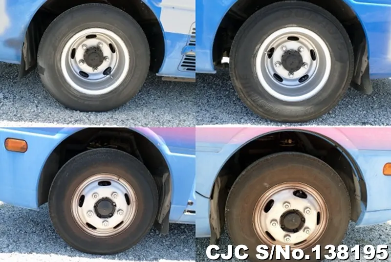 2001 Mitsubishi / Rosa Stock No. 138195