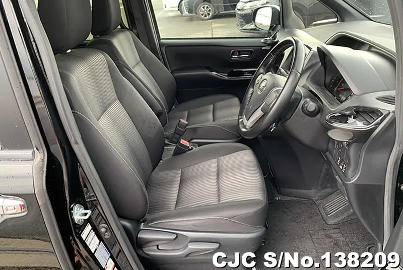 2018 Toyota / Voxy Stock No. 138209