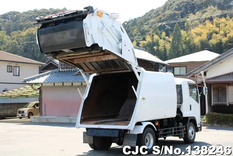2017 Isuzu / Forward Stock No. 138246