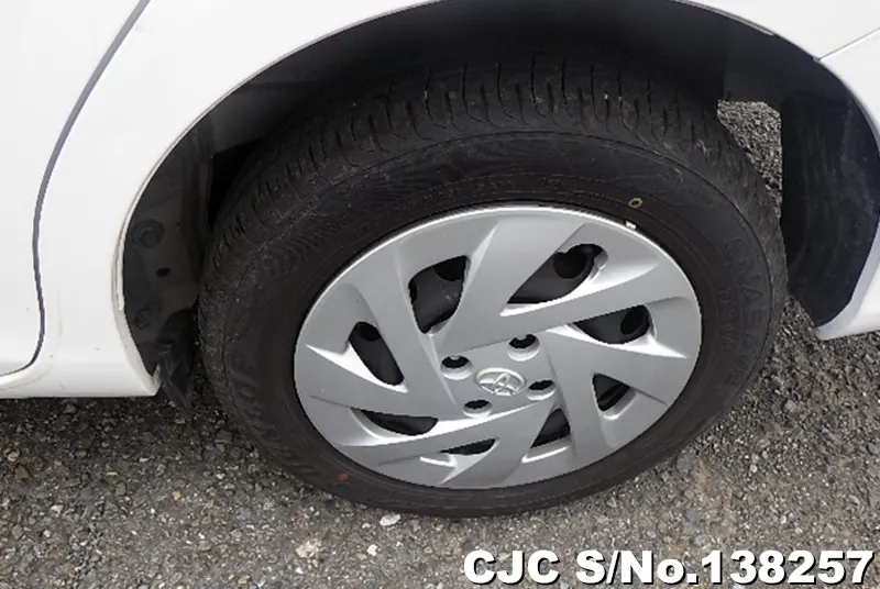 Toyota Corolla Axio in White for Sale Image 16
