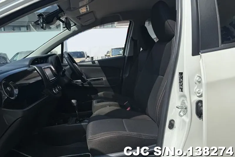 2020 Toyota / Vitz Stock No. 138274
