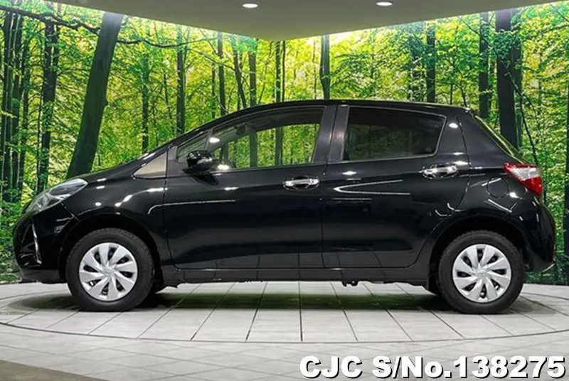 2019 Toyota / Vitz Stock No. 138275