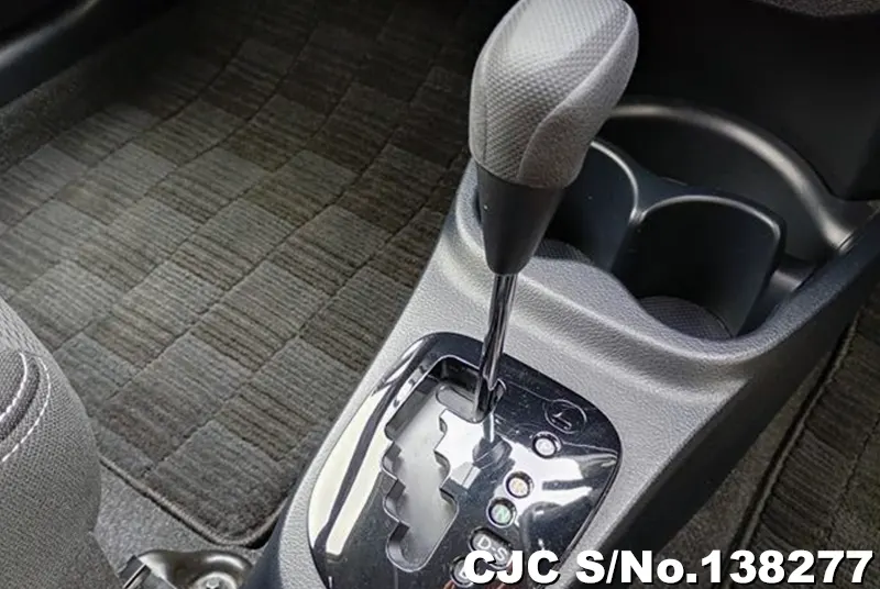 2019 Toyota / Vitz Stock No. 138277