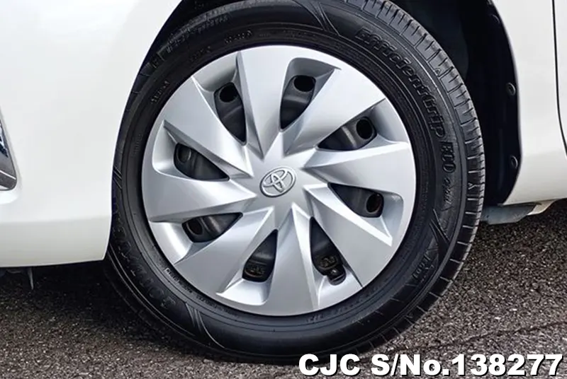 2019 Toyota / Vitz Stock No. 138277