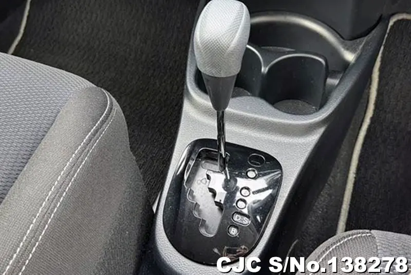 2018 Toyota / Vitz Stock No. 138278