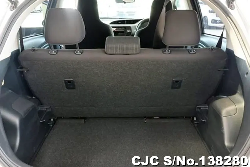 2017 Toyota / Vitz Stock No. 138280