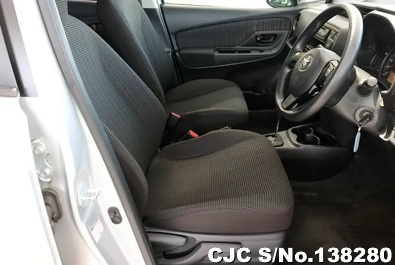 2017 Toyota / Vitz Stock No. 138280