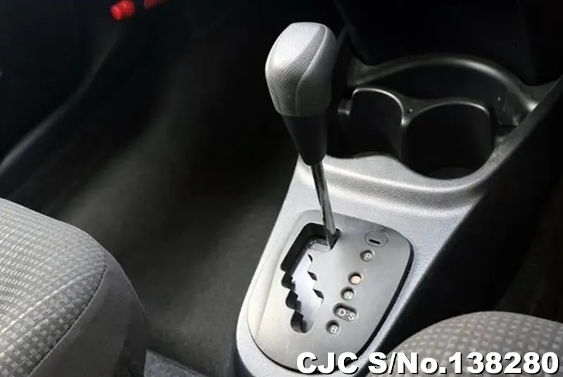 2017 Toyota / Vitz Stock No. 138280