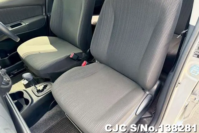 2017 Toyota / Vitz Stock No. 138281