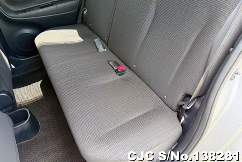 2017 Toyota / Vitz Stock No. 138281