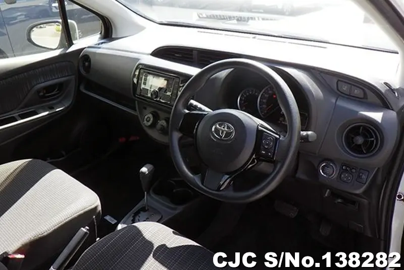 2017 Toyota / Vitz Stock No. 138282