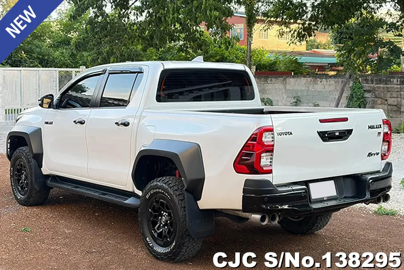 Toyota Hilux in White for Sale Image 1