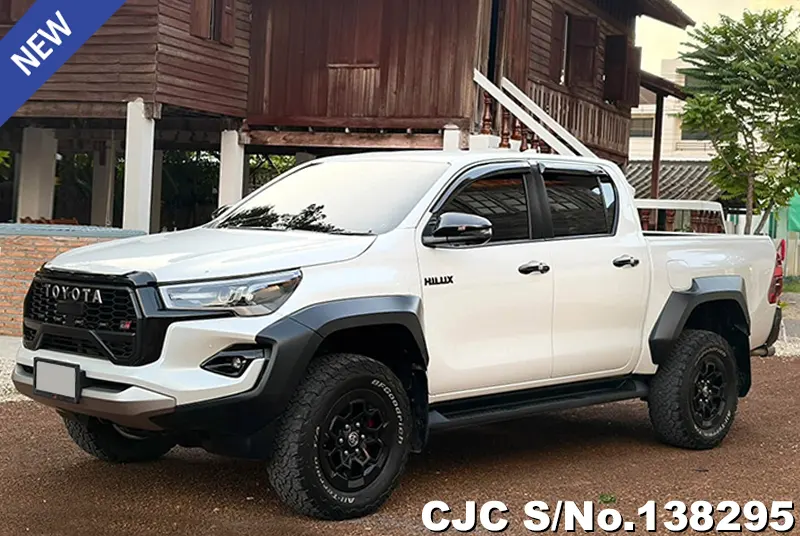 Toyota Hilux in White for Sale Image 3