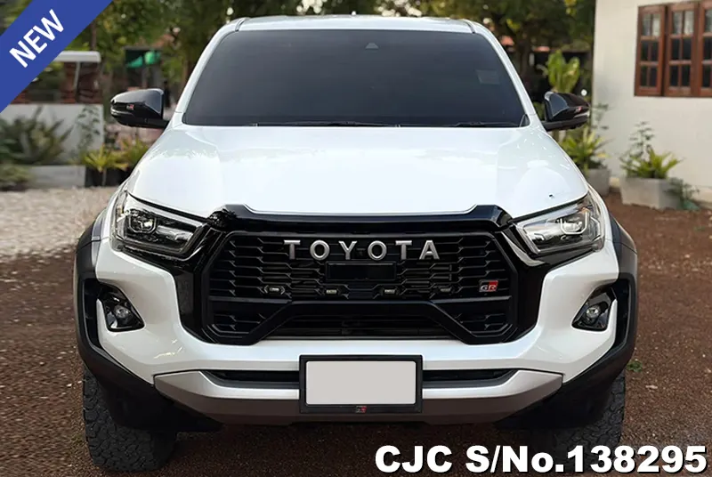 Toyota Hilux in White for Sale Image 4