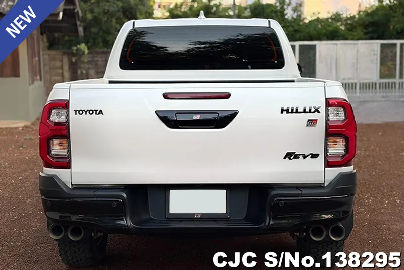 Toyota Hilux in White for Sale Image 5