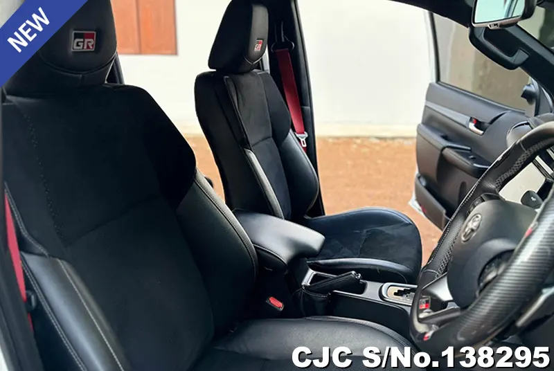 Toyota Hilux in White for Sale Image 6