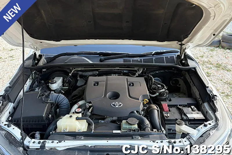 Toyota Hilux in White for Sale Image 9