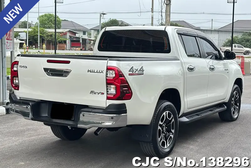 Toyota Hilux in White for Sale Image 2