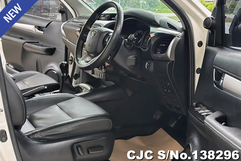 Toyota Hilux in White for Sale Image 6