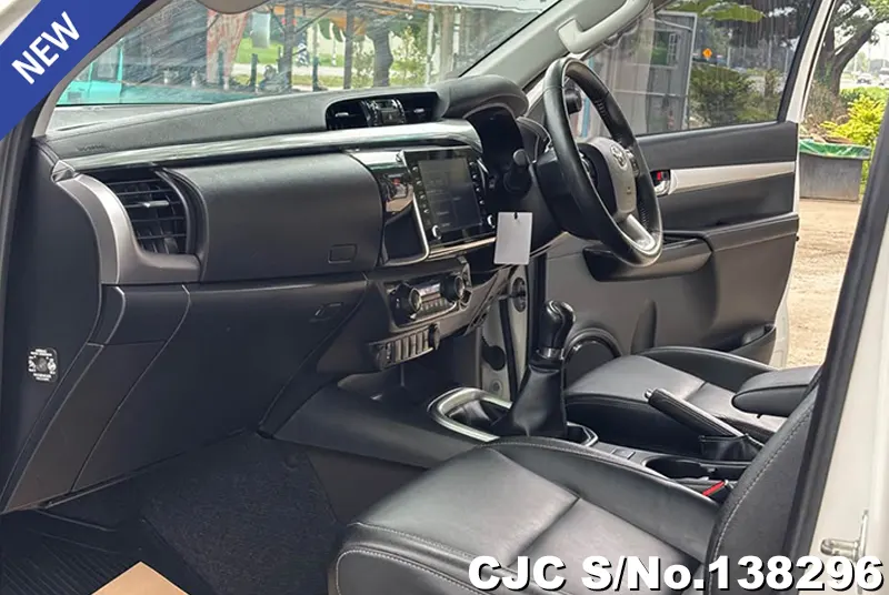 Toyota Hilux in White for Sale Image 7
