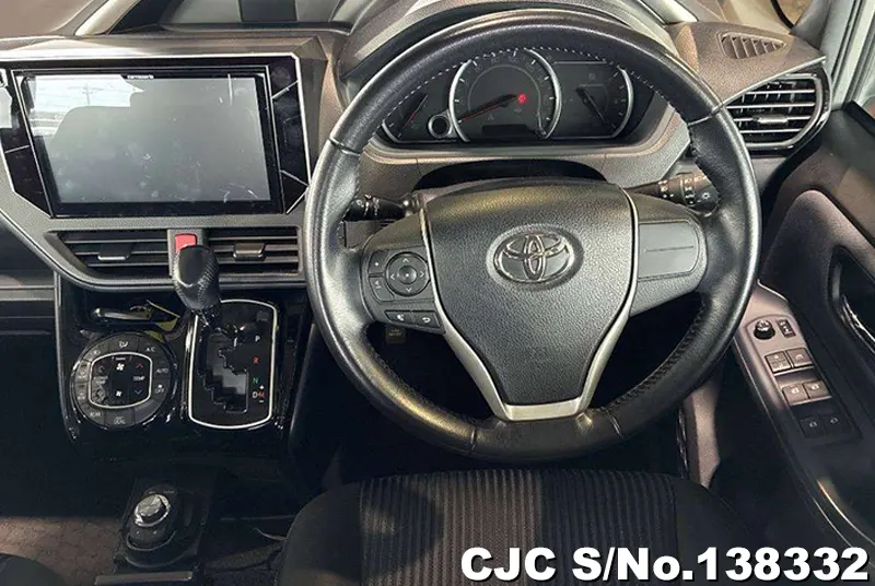 2016 Toyota / Voxy Stock No. 138332