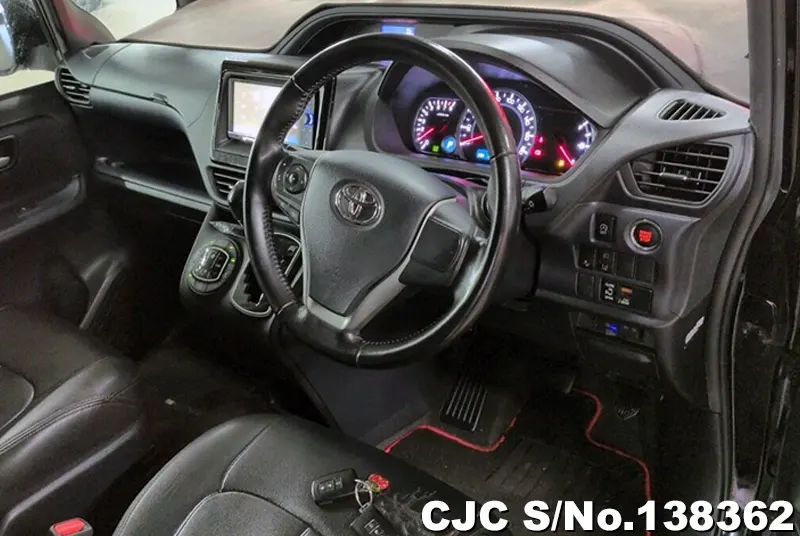 2016 Toyota / Voxy Stock No. 138362