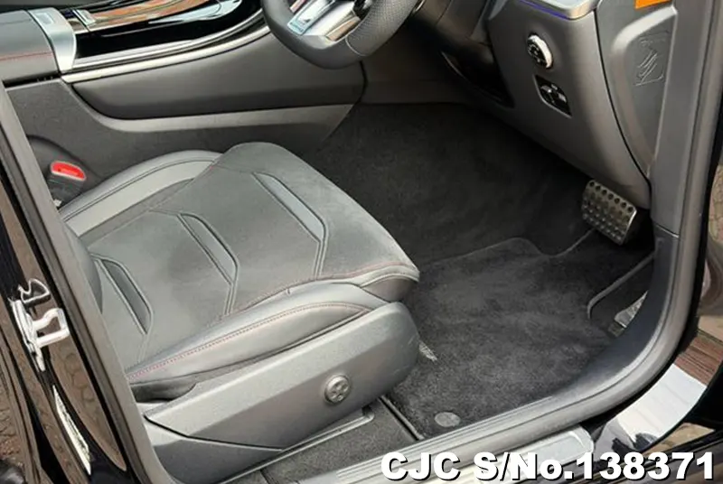 2025 Mercedes Benz / GLC Class Stock No. 138371