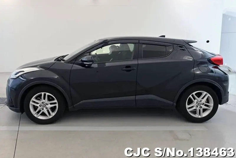 Toyota C-HR in Black for Sale Image 7