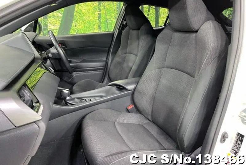 Toyota C-HR in White for Sale Image 4