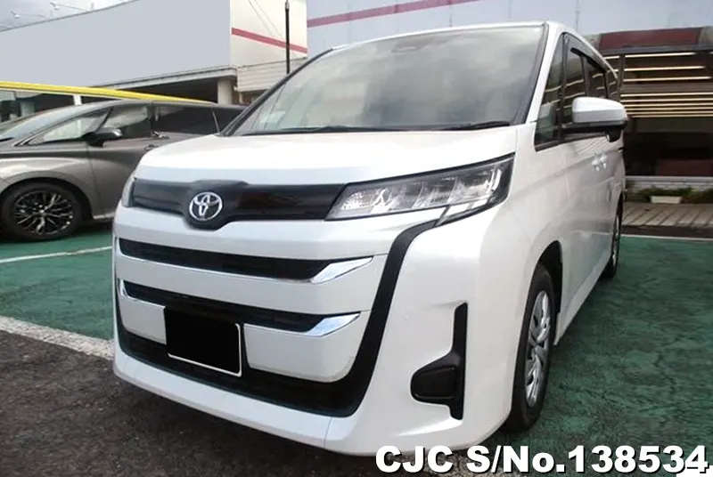 Toyota Noah in White for Sale Image 3