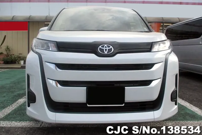 Toyota Noah in White for Sale Image 4