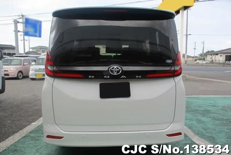 Toyota Noah in White for Sale Image 5