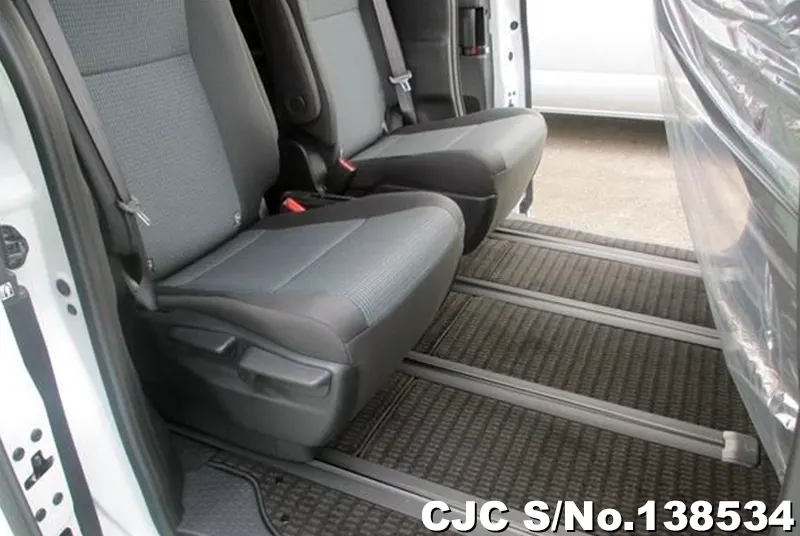 Toyota Noah in White for Sale Image 8