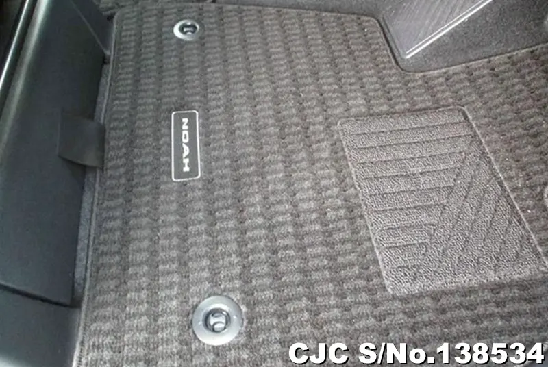 Toyota Noah in White for Sale Image 10