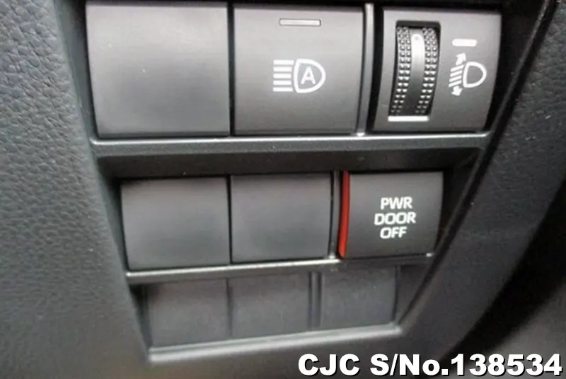 Toyota Noah in White for Sale Image 13